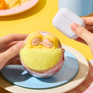 Alternative view of PUCKY Egg Beanie Series-Earphone Case
