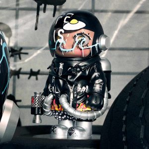 Alternative view of MEGA SPACE MOLLY 400% Trevor Andrew