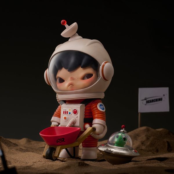 Hirono Search for Aliens Figurine - Image 5