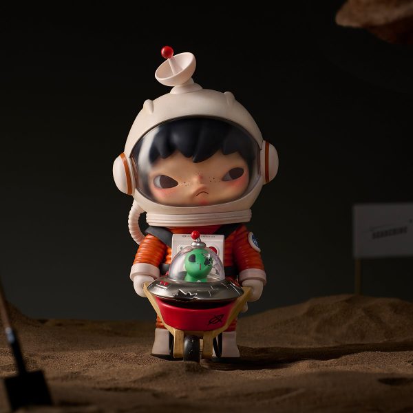 Hirono Search for Aliens Figurine - Image 4
