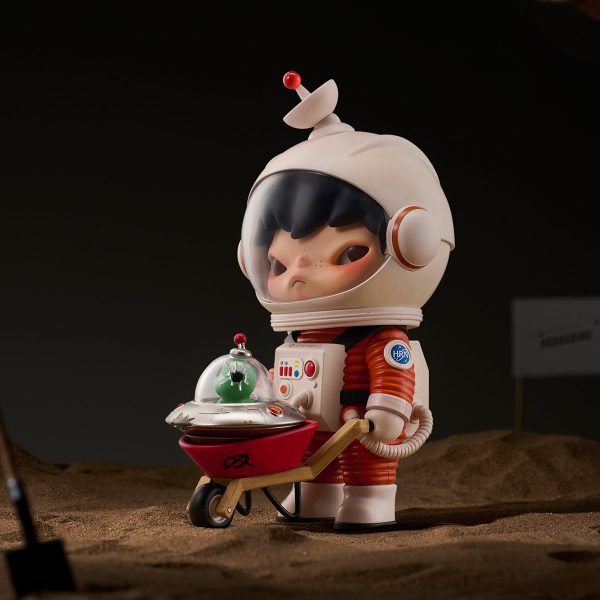 Hirono Search for Aliens Figurine - Image 3